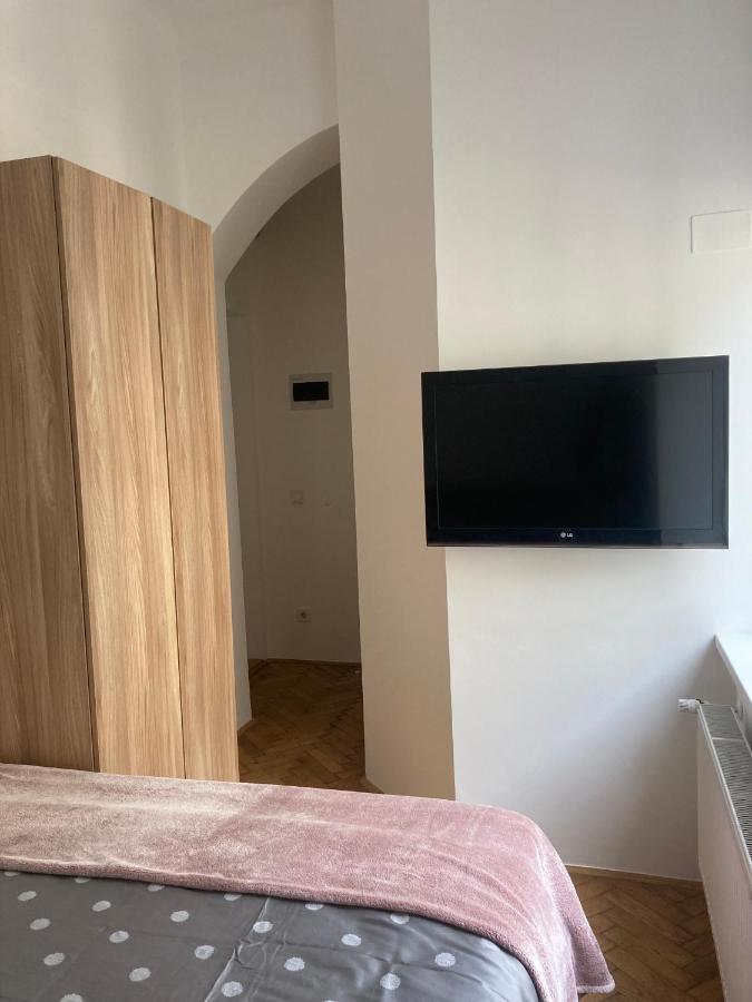 Tiny Twix Room In The City Centre ليوبليانا المظهر الخارجي الصورة
